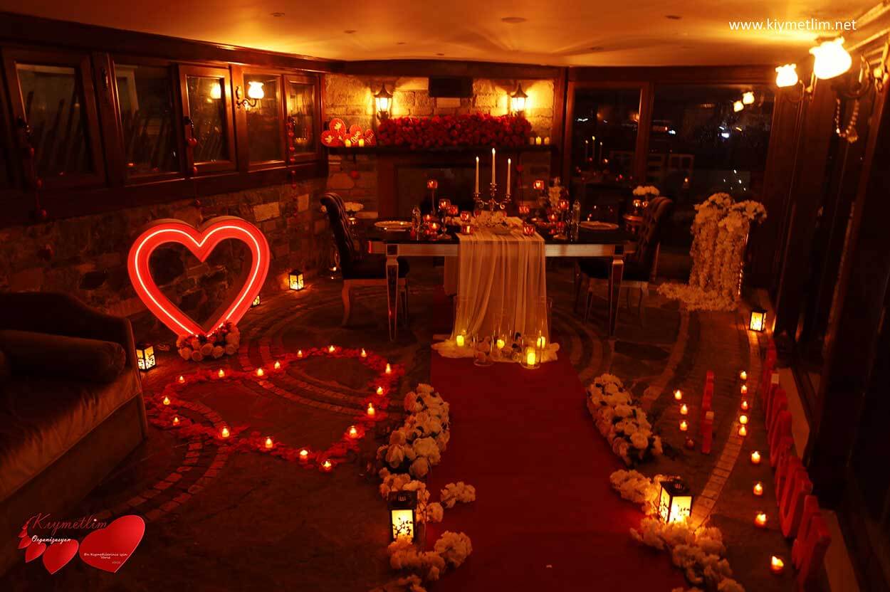 Şömine Başında Evlilik Teklifi - Romantik Baş Başa Evlilik Teklifi Organizasyonları - KIYMETLİM ORGANİZASYON